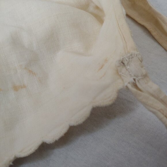 Vintage Girls Cape Embroidered Flower Scallop Stained Collectible Decor READ - Picture 14 of 16